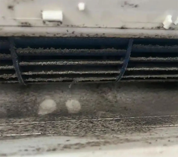 温州市空调吹的风有股烧焦味是怎么回事